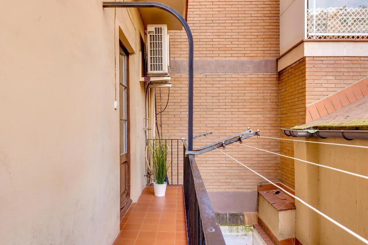 Renovated & Classic 3-Bedroom Sagrada Familia Apt. バルセロナ アパート